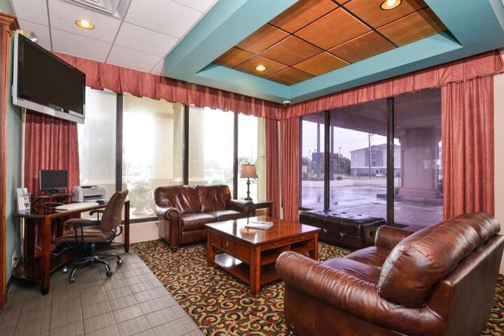 Lamplighter Inn and Suites