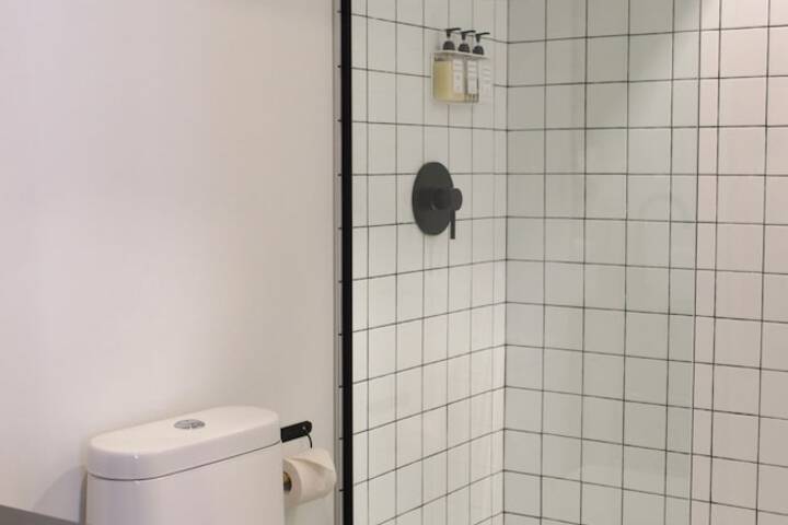 Room 33 of 142