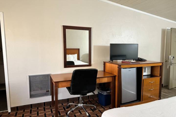 Room 6 of 25