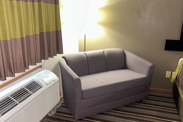 Room 7 of 60