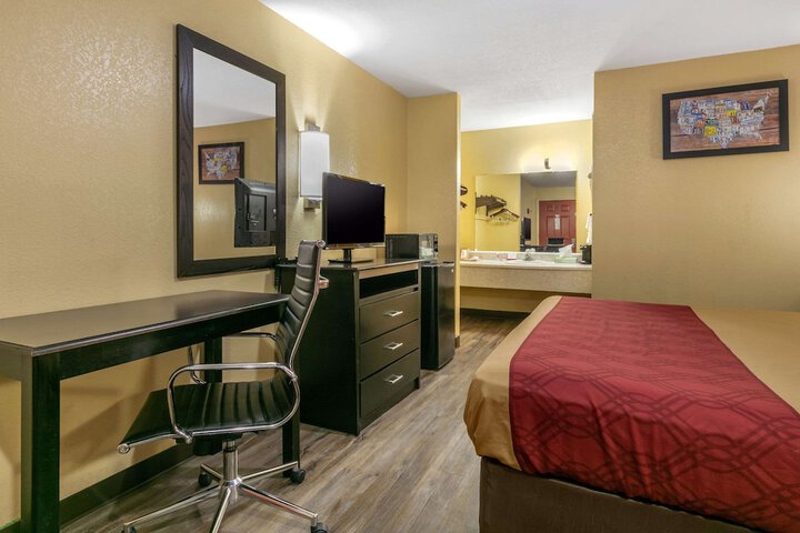 Room 14 of 27