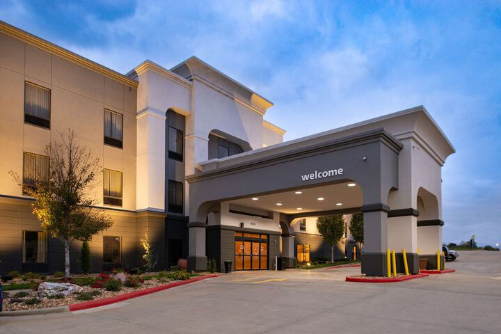Hotel 5 of 75