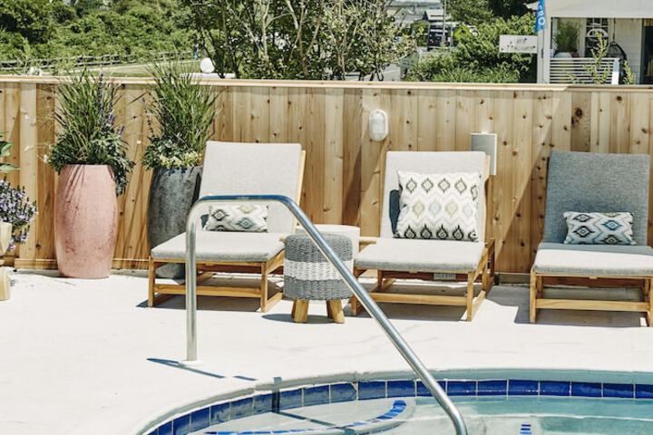 Pool 12 of 65