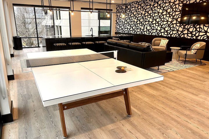 Lounge 47 of 52