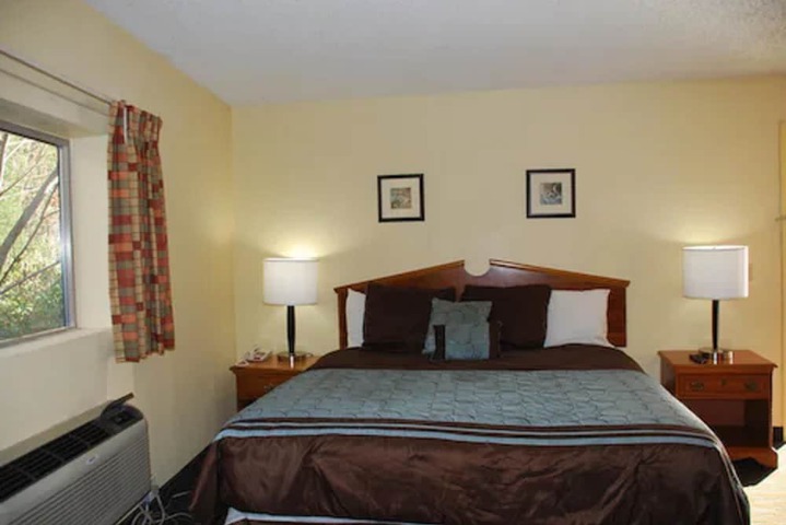 Room 8 of 17