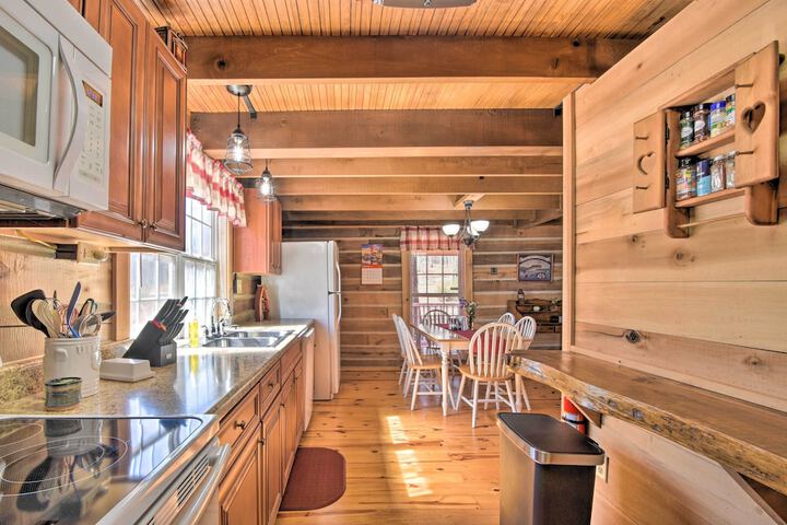 The Lake Place Cabin w / Golf Cart & Free Kayaks!