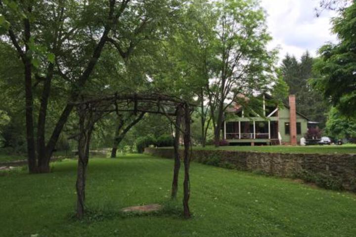 Knapps Creek Trout Lodge