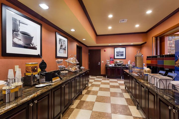 Hampton Inn & Suites Mission