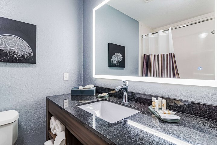 La Quinta Inn & Suites by Wyndham Tomball