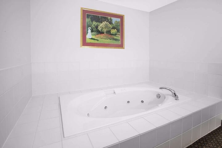 Room 6 of 16