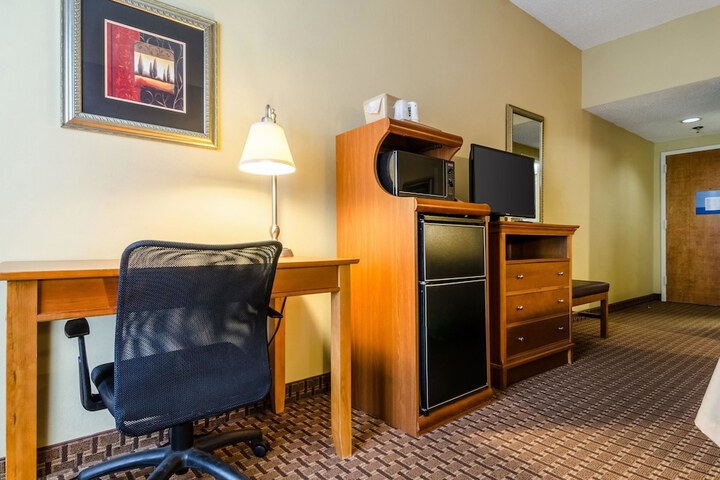 Room 10 of 32