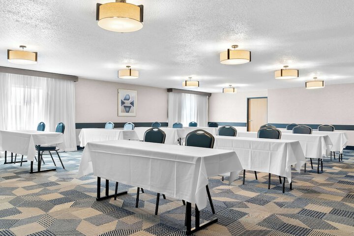 Best Western Plus Flint Airport Inn & Suites