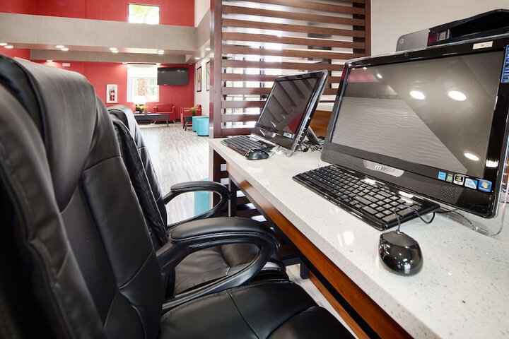 Business Center 23 of 23