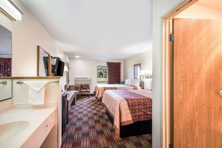 Americas Best Value Inn & Suites Harrisonville