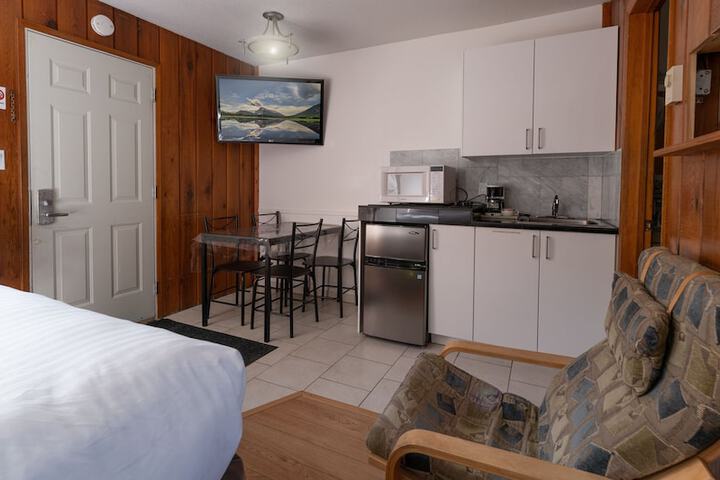 Room 17 of 28