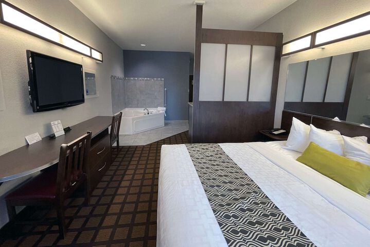 Room 13 of 32