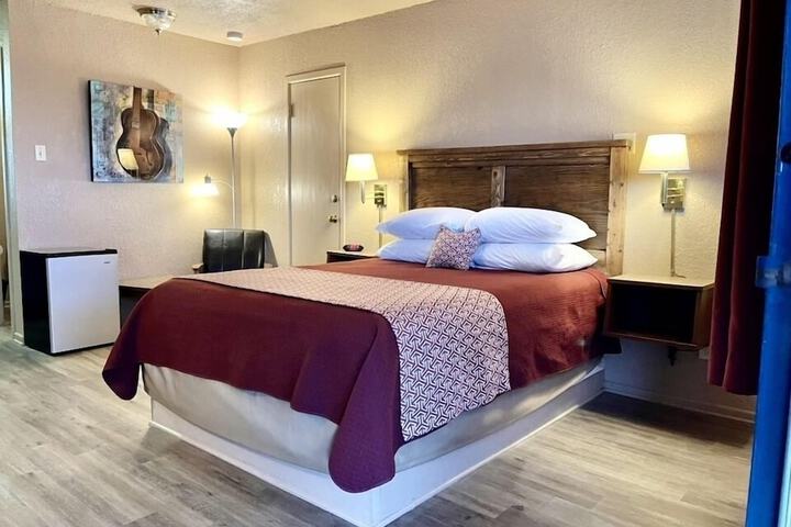 Room 10 of 12