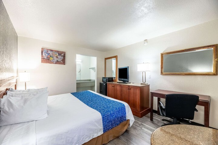 Room 17 of 26