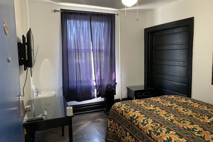 Room 33 of 38