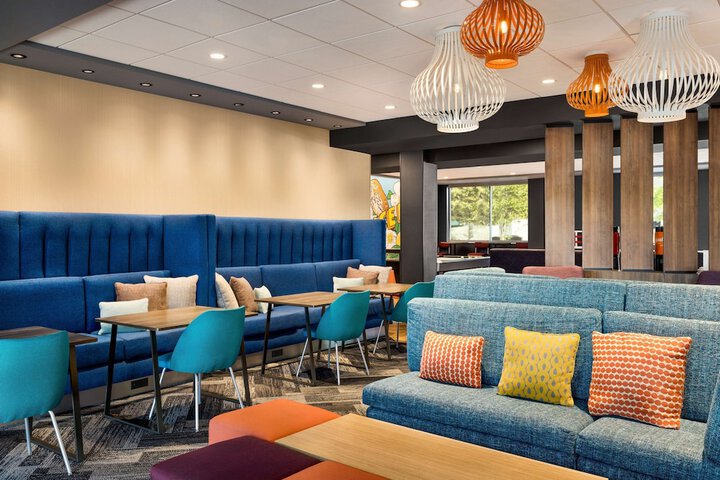 Tru by Hilton Lawrenceville Atlanta I-85 Sugarloaf