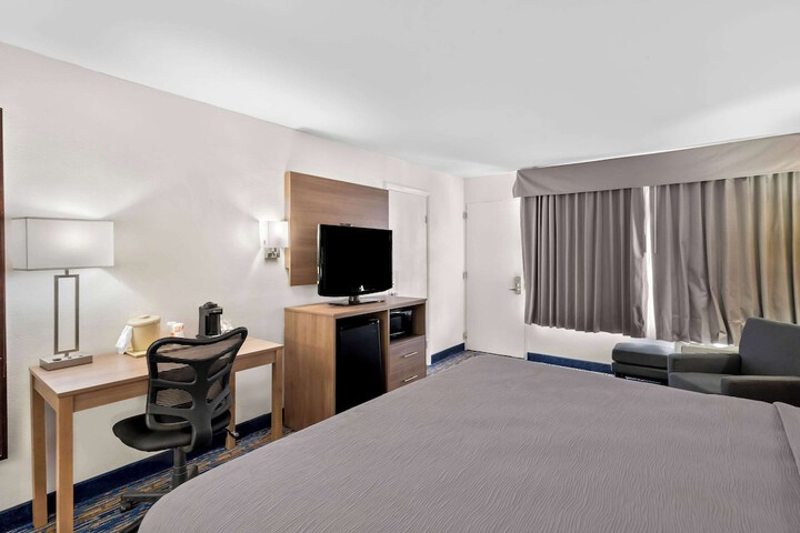 Room 17 of 41