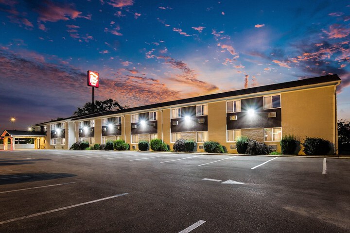 Hotel 4 of 33