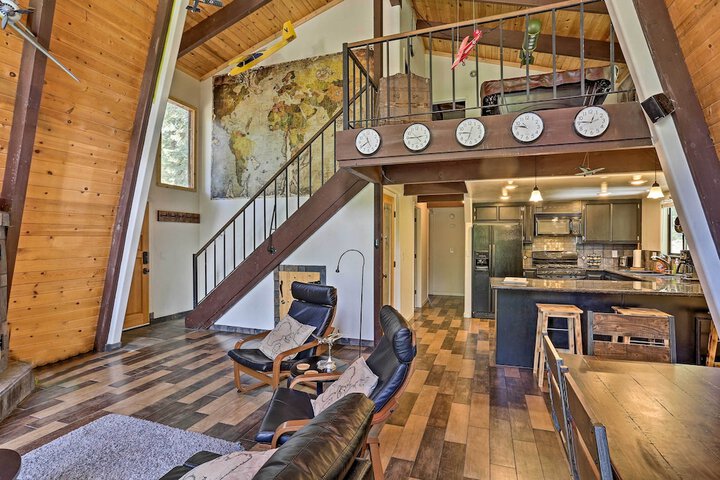 Chester Cabin w / Deck - Walk to Lake + Golfing!