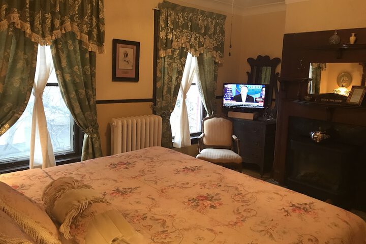 Room 7 of 25