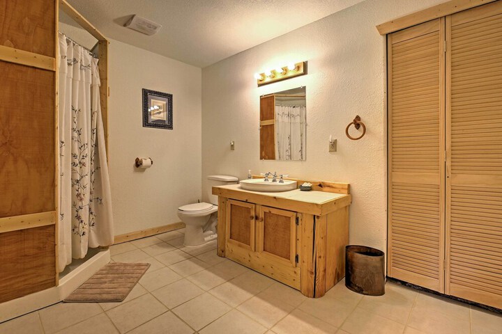 Expansive Alma Cabin w / Hot Tub & Mountain Views!