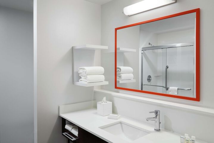 Hampton Inn & Suites Chicago Waukegan