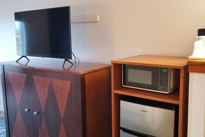 Room 10 of 24
