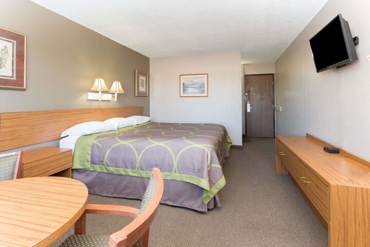 Room 9 of 14