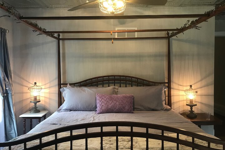 Room 14 of 66