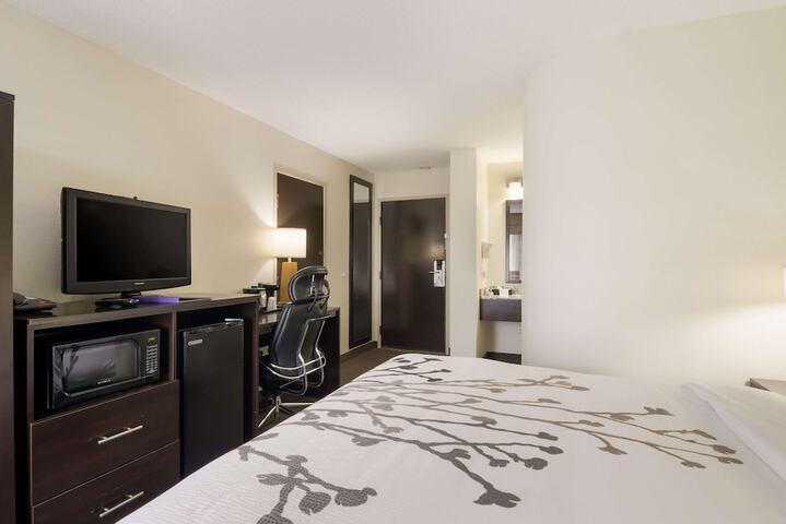 Room 11 of 28
