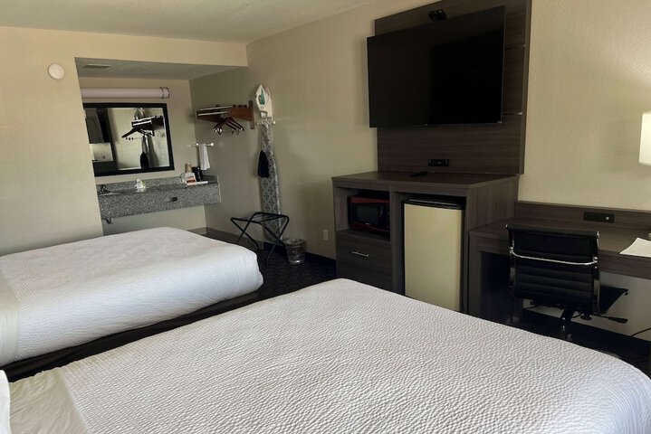 Days Inn by Wyndham Wagoner