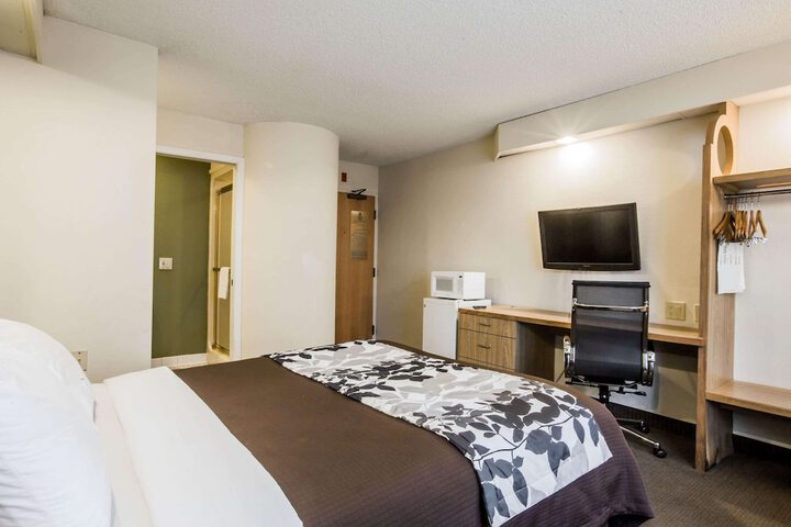 Room 27 of 53
