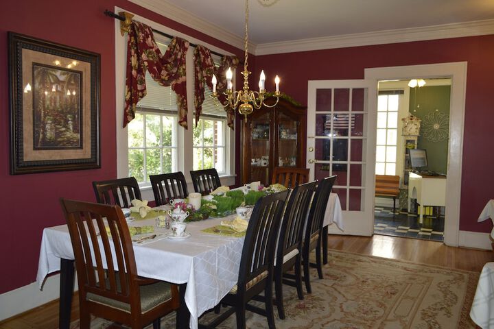 Dining 83 of 107