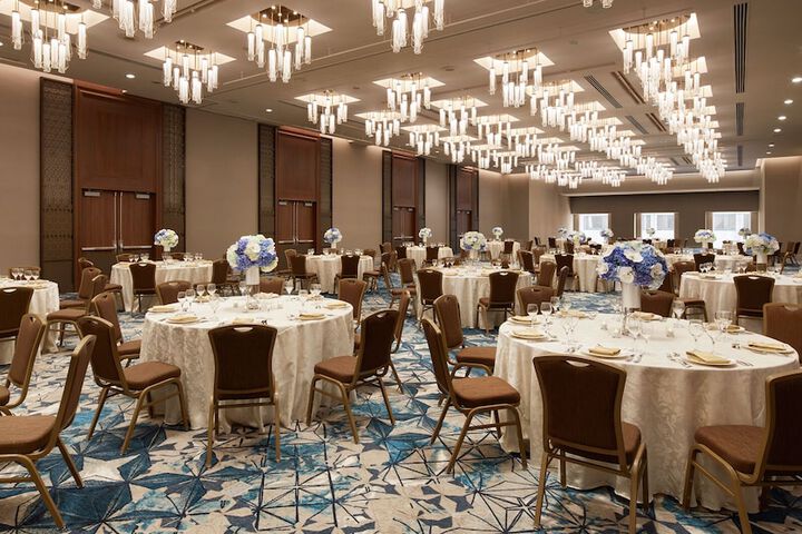 Ballroom/Hall 43 of 48