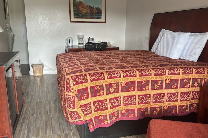 Room 12 of 65