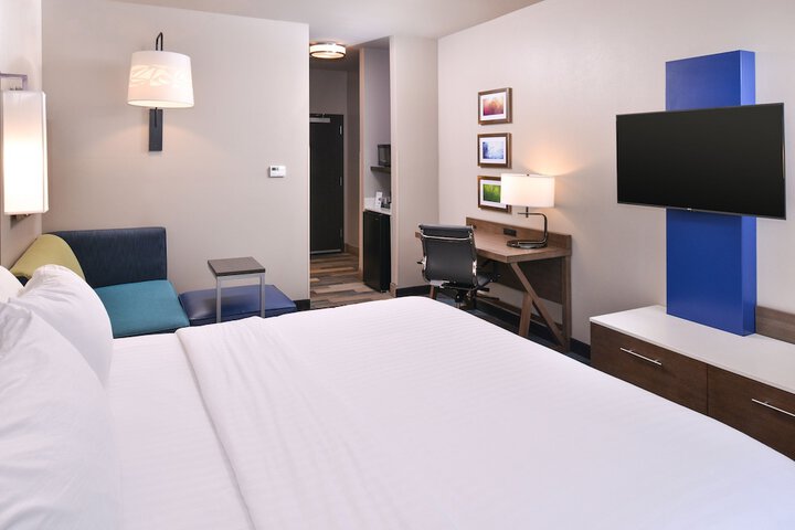 Holiday Inn Express & Suites Bryant - Benton Area by IHG