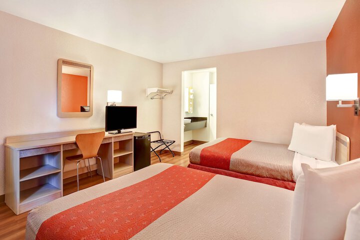 Room 32 of 39