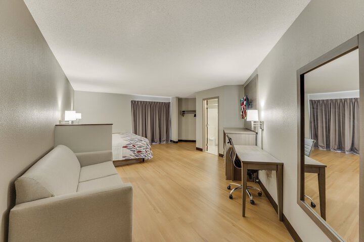 Room 13 of 36