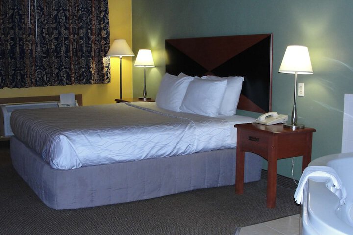 Room 32 of 49