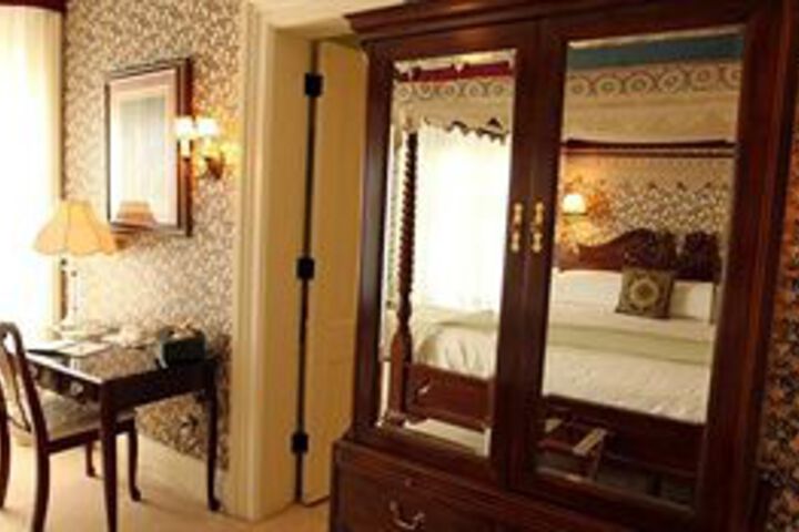 Pinehill Inn