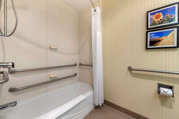 Comfort Inn & Suites Warsaw near US-30