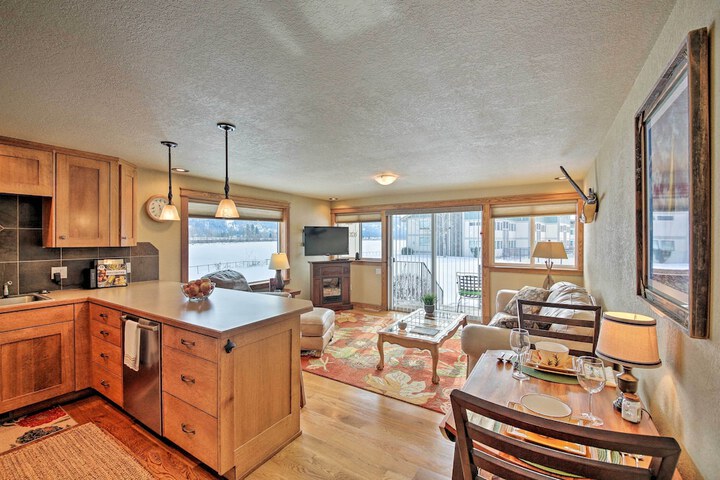 Lake Pend Oreille Condo w / Porch & Mountain View!