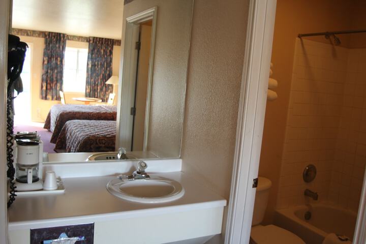Lakeside Inn & Suites by OYO Mathis I 37