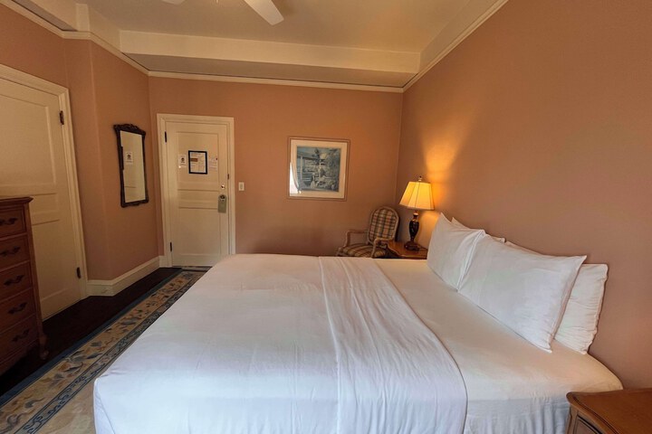Room 25 of 69