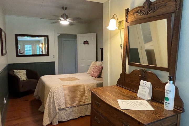 Room 30 of 82