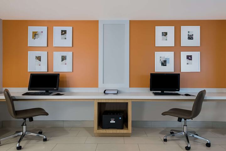 Business Center 36 of 39
